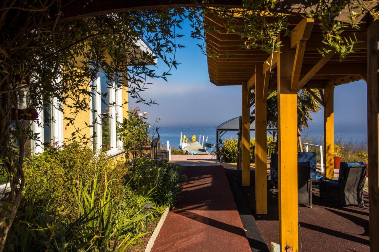 Birds Of A Feather Victoria Oceanfront Studio Suites Colwood Exteriér fotografie