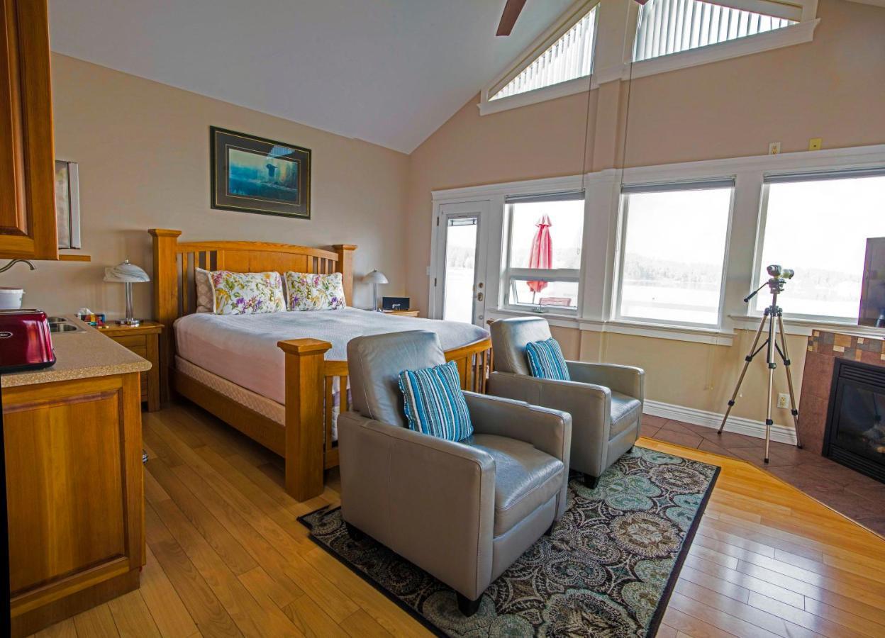Birds Of A Feather Victoria Oceanfront Studio Suites Colwood Exteriér fotografie