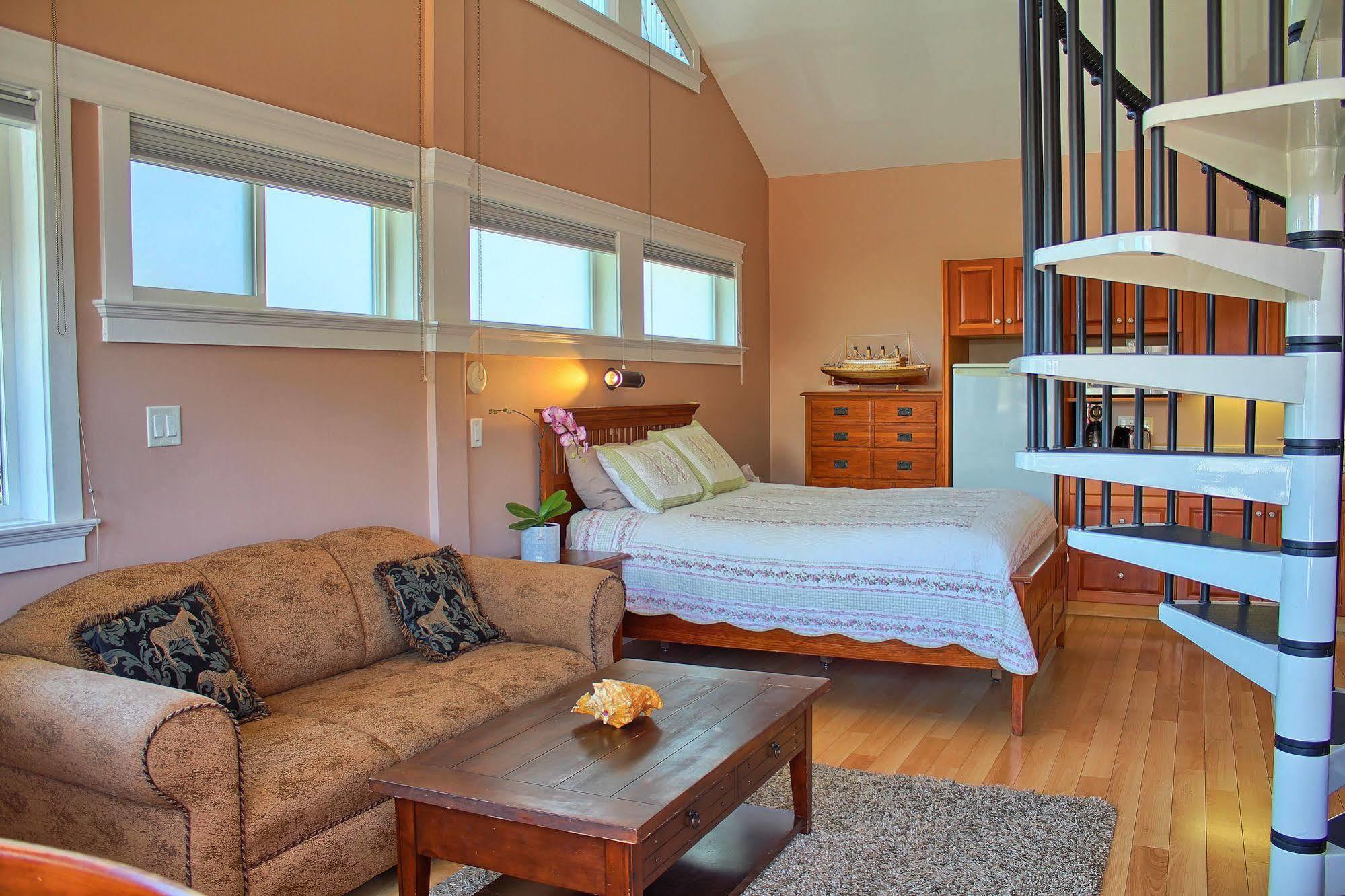 Birds Of A Feather Victoria Oceanfront Studio Suites Colwood Exteriér fotografie