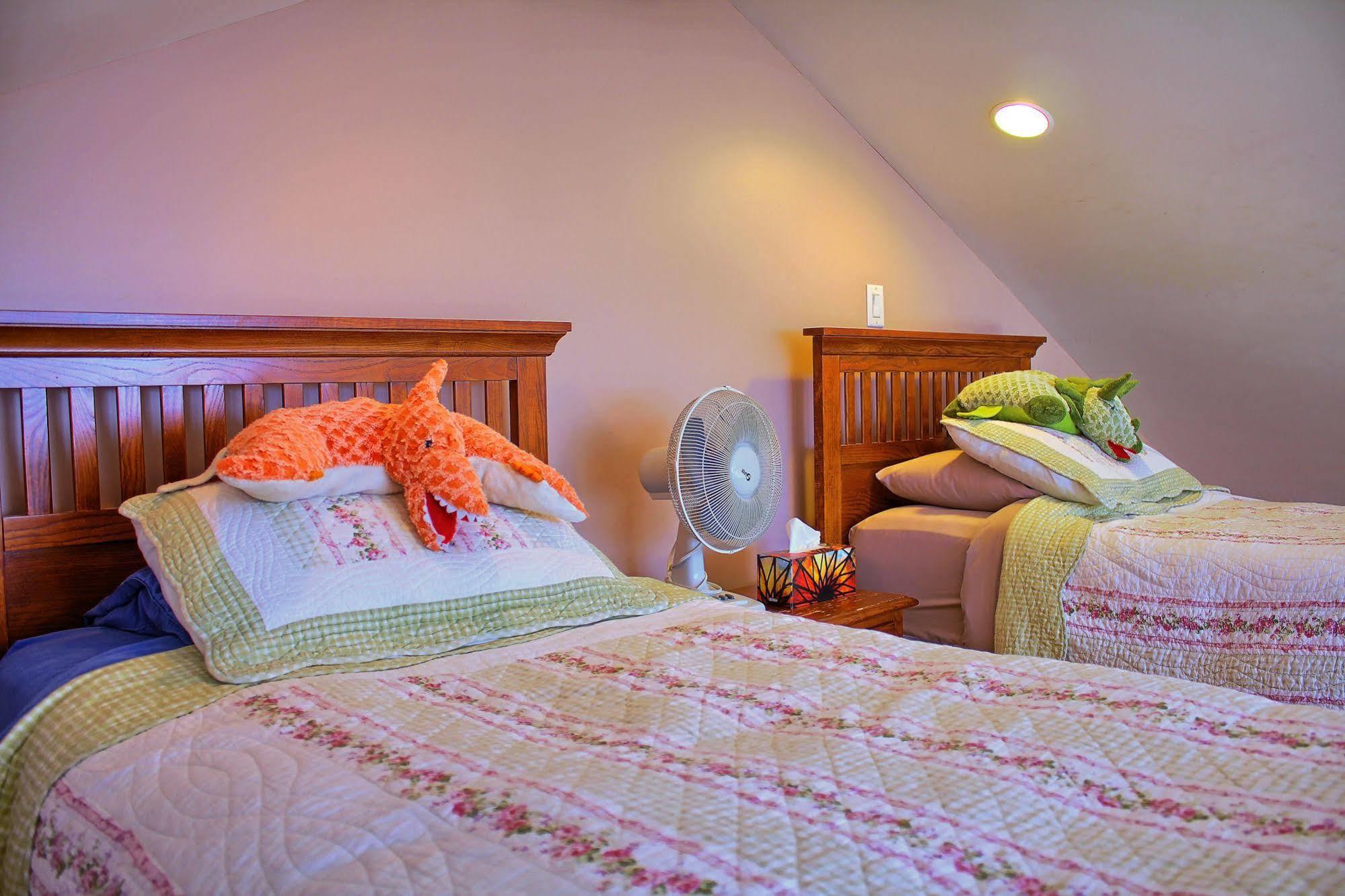 Birds Of A Feather Victoria Oceanfront Studio Suites Colwood Exteriér fotografie